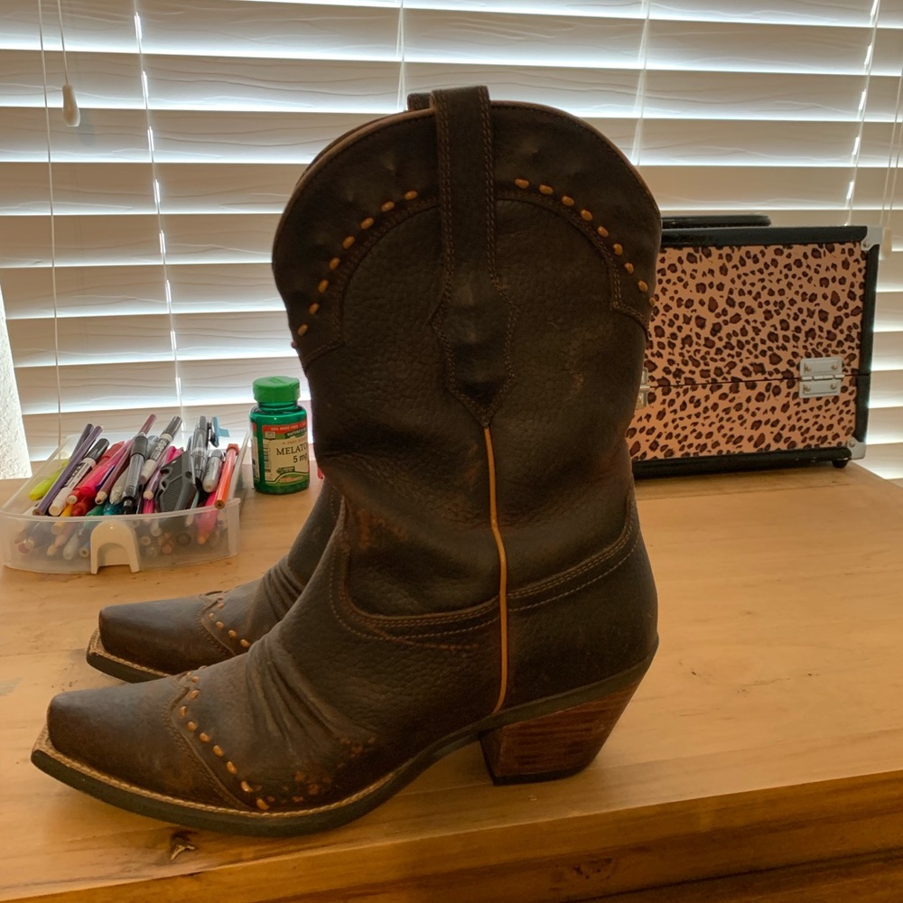 Ariat boots size 8